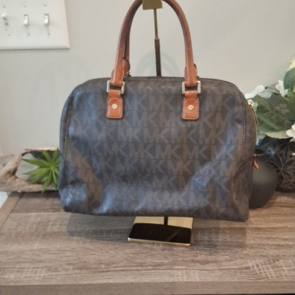 Michael Kors Handbags - Michael Kors Repair